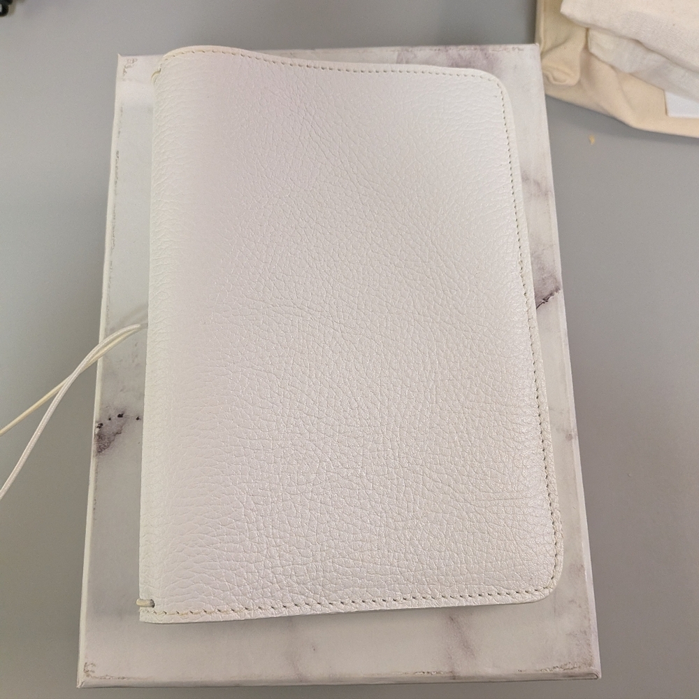 Naya Paperi B6 or B6 Slim- White (Snow) Travelers Notebook White Leather Cover